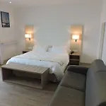 Uhainak 3*