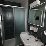 Uhainak فندق أُنْداي