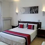 Uhainak 3*