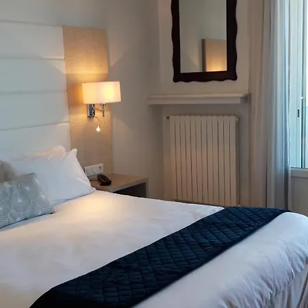Uhainak Hotell 3*