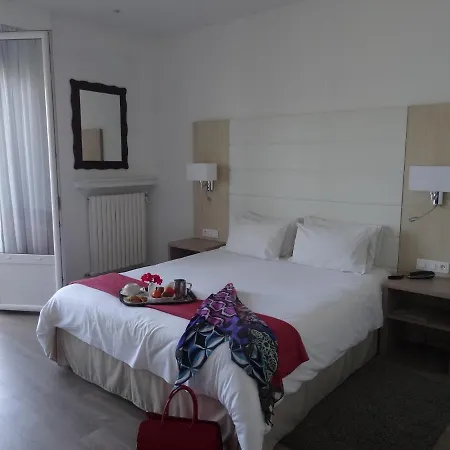 Uhainak Hotel 3*
