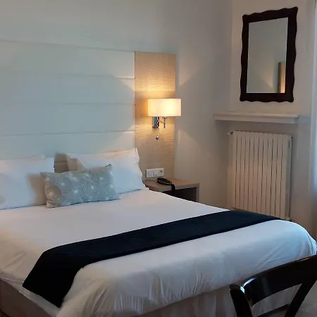 Uhainak Hotell