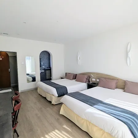 Uhainak Hotel