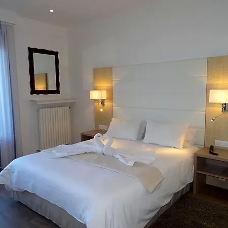 Hotel Uhainak 3*