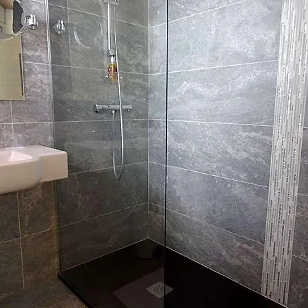 Uhainak 3*