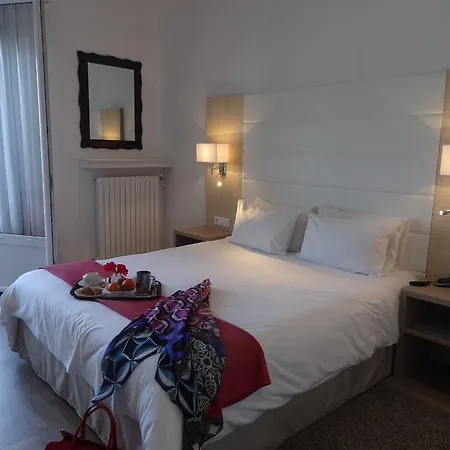 Uhainak Hotel 3*