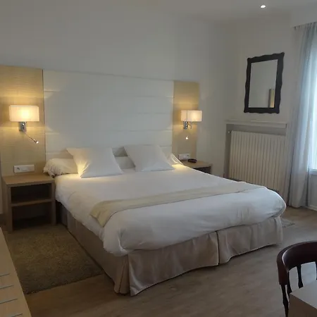 Uhainak Hotell 3*