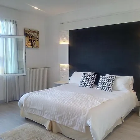 Uhainak Hotel 3*