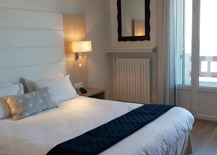 Uhainak Hotel 3*