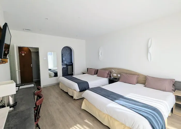 Uhainak Hotel